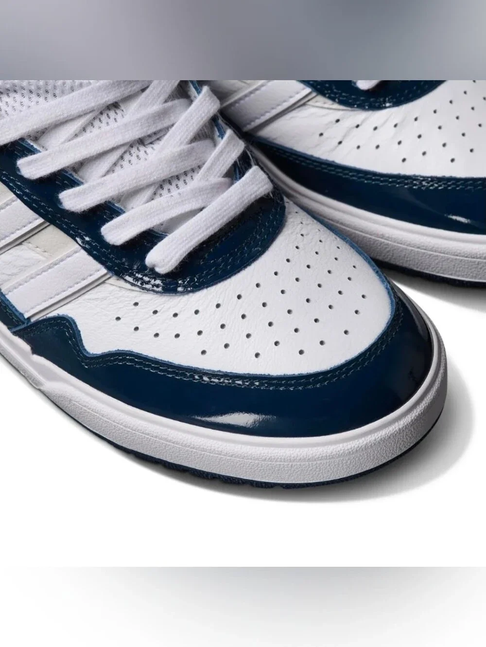 NWOB adidas Mens Tyshawn II Leather Casual Sneakers Navy White US 13